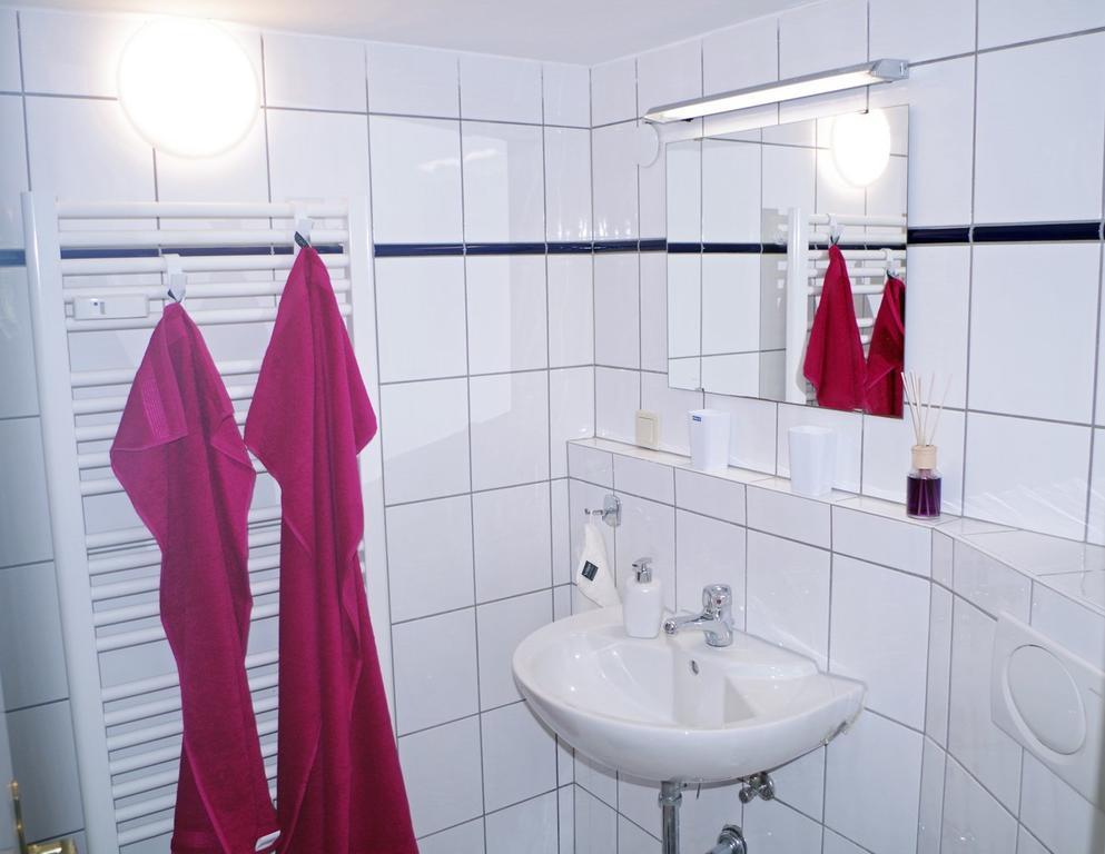 Ferien-Wohnung Am Menzer-Park เนคคาร์เกอมึนด์ ภายนอก รูปภาพ